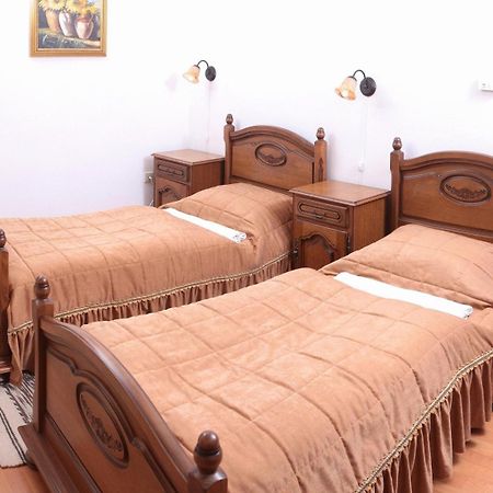 Sarokhaz Panzio Bed & Breakfast Vecses Exterior photo