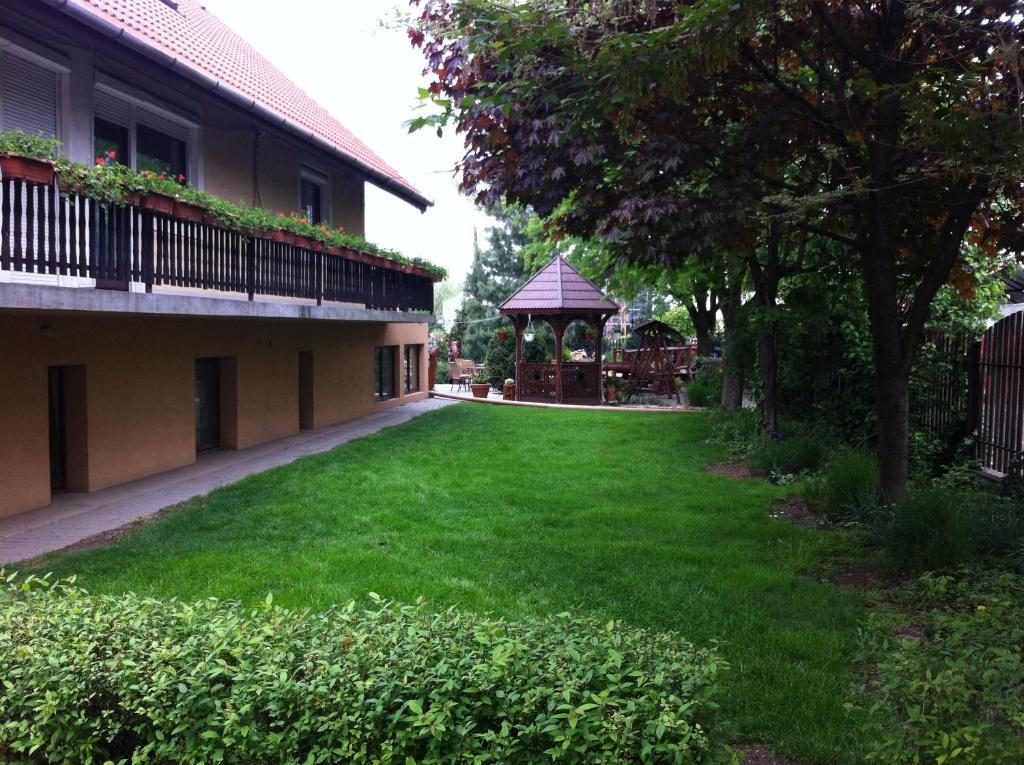 Sarokhaz Panzio Bed & Breakfast Vecses Exterior photo